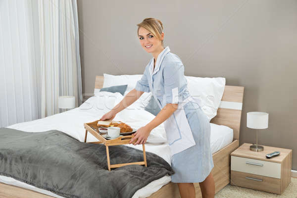 Stockfoto: Meid · ontbijt · hotelkamer · jonge · dienblad · vrouw