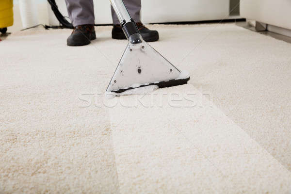 Foto d'archivio: Persona · pulizia · tappeto · aspirapolvere · primo · piano · home
