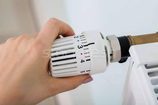 Kéz termosztát szelep közelkép radiátor otthon Stock fotó © AndreyPopov