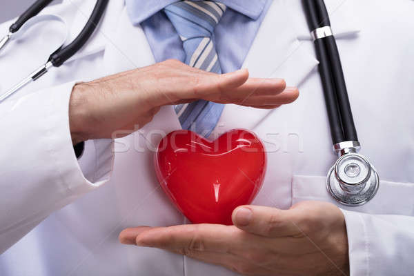 Médico rojo forma de corazón primer plano estetoscopio mano Foto stock © AndreyPopov