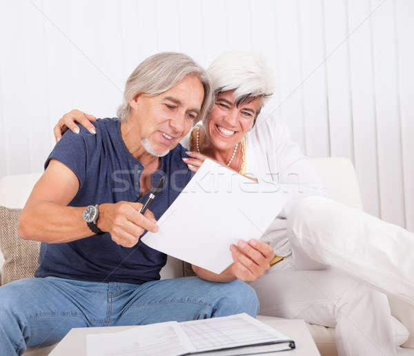 Foto stock: Excitado · Pareja · lectura · documento · sesión