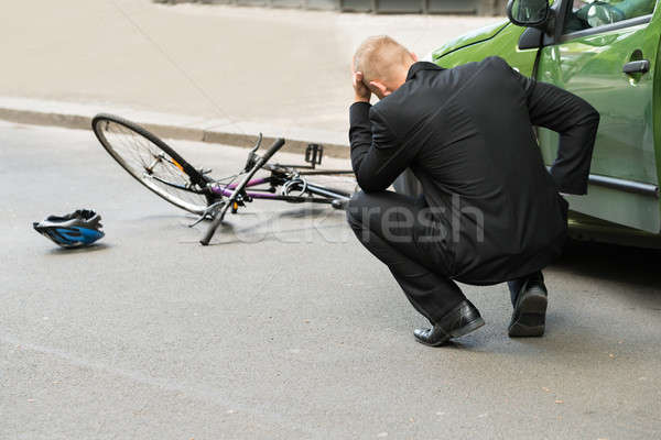 Smutne kierowcy kolizja rower mężczyzna drogowego Zdjęcia stock © AndreyPopov