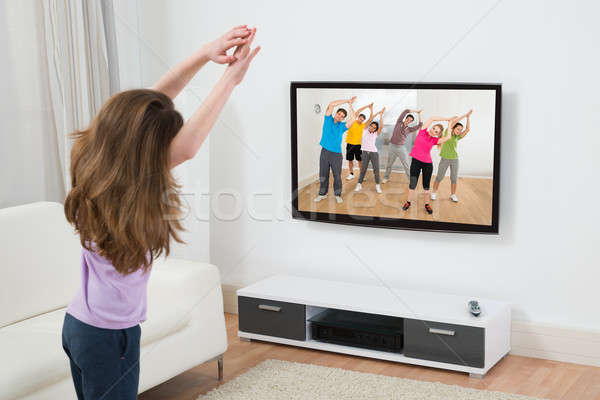 Foto stock: Nina · ejercicio · casa · mirando · televisión · nino