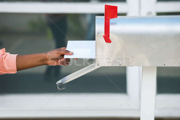 Persoană litere cutie poştală mână Imagine de stoc © AndreyPopov