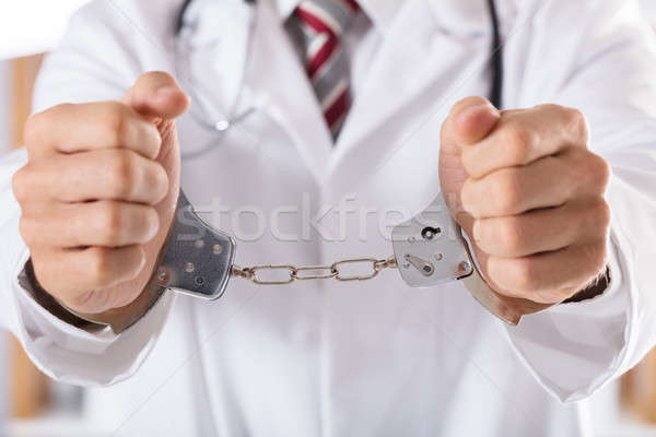 Közelkép letartóztatva orvosok kéz bilincs orvos Stock fotó © AndreyPopov