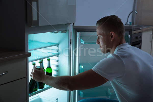 Férfi sörösüveg hűtőszekrény fiatalember éjszaka konyha Stock fotó © AndreyPopov