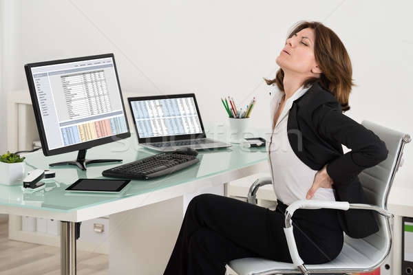 Zakenvrouw lijden rugpijn kantoor werken computer Stockfoto © AndreyPopov