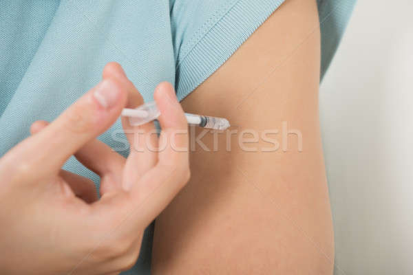 Diabetic om braţ insulina casă Imagine de stoc © AndreyPopov