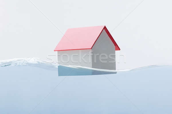 Casa modelo flutuante água vermelho Foto stock © AndreyPopov