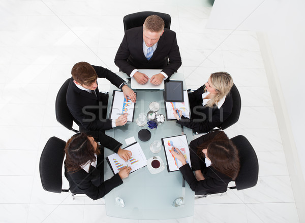 Stock foto: Geschäftsleute · arbeiten · Schreibtisch · Ansicht