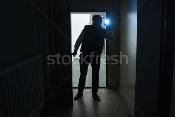 Sicherheitsbeamte Büro Taschenlampe Nacht Gebäude Mann Stock foto © AndreyPopov