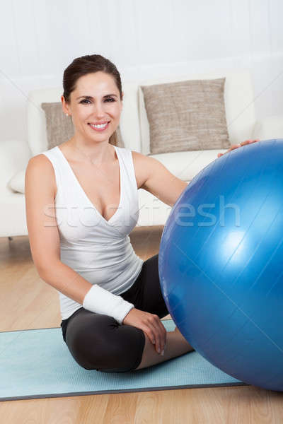 Foto d'archivio: Felice · donna · pilates · palla · donna · sorridente