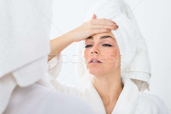 Kobieta cierpienie gorączka kąpielowy szlafrok stres Zdjęcia stock © AndreyPopov