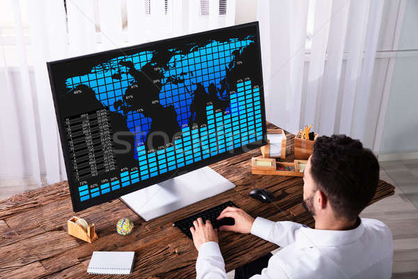 Stock foto: Aktienmarkt · Broker · Grafik · Computer · jungen · männlich