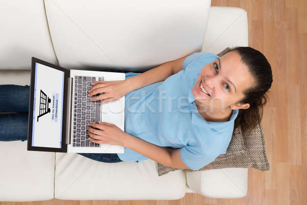 NŠ· kanapé · vásárlás · online · laptop · fiatal stock fotó ...
