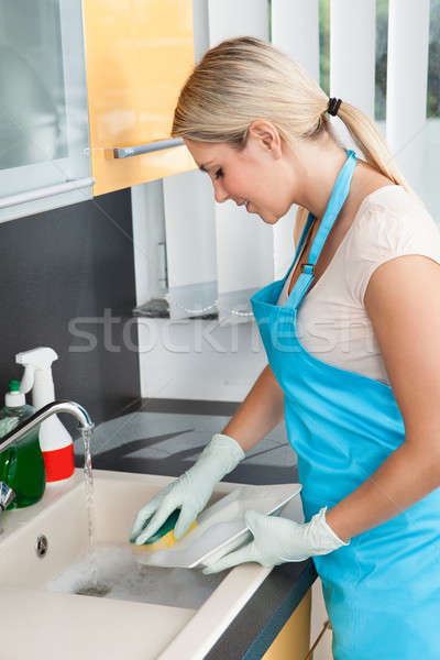 Vrouw wassen plaat jonge vrouw keuken werk Stockfoto © AndreyPopov