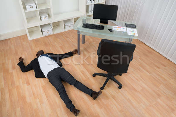 Nieprzytomny biznesmen piętrze młodych Afryki biuro Zdjęcia stock © AndreyPopov