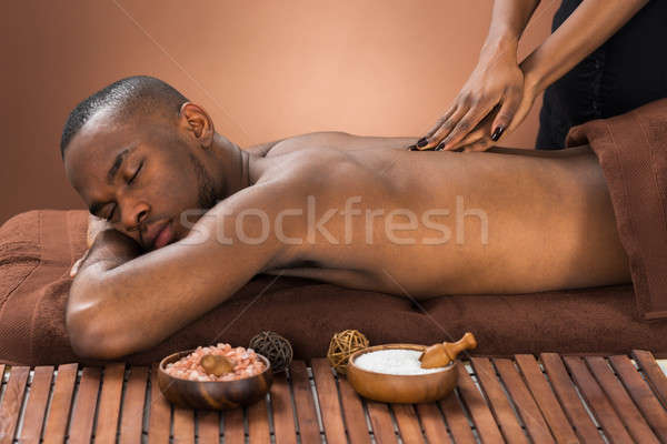 Om masaj spa tineri african femeie Imagine de stoc © AndreyPopov