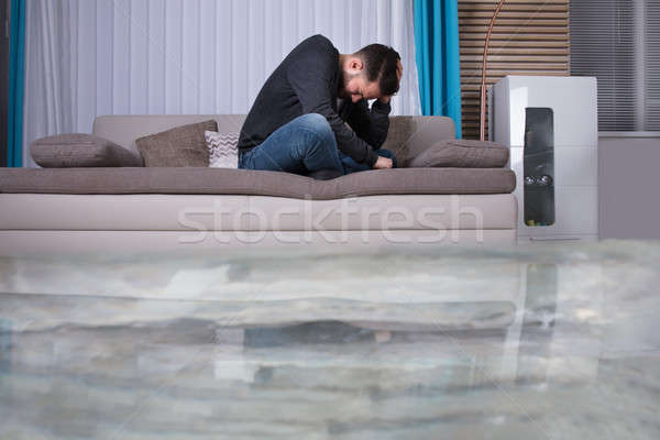 Zdenerwowany człowiek pokój wody sofa ręce Zdjęcia stock © AndreyPopov