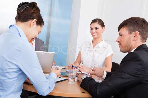 Foto stock: Trabalhando · escritório · grupo · discutir