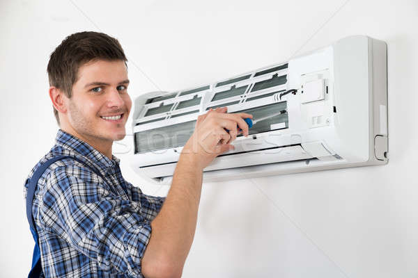 [[stock_photo]]: Technicien · climatiseur · photo · jeunes · Homme