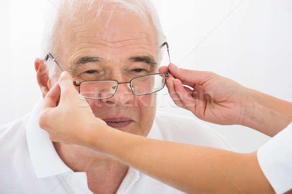 ストックフォト: 眼鏡屋 · 支援 · 男性 · 患者 · 新しい · 眼鏡