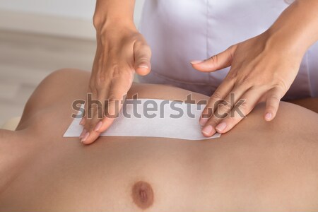 Ludzka ręka woskowanie piersi wosk człowiek zdrowia Zdjęcia stock © AndreyPopov