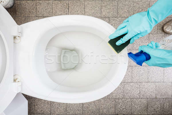 Persoon hand schoonmaken toilet spons Stockfoto © AndreyPopov