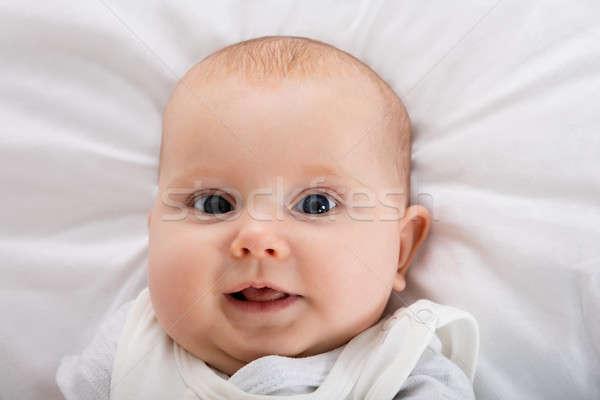 Portrait innocent enfant blanche couverture bébé Photo stock © AndreyPopov