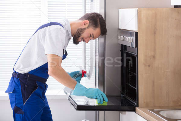 Foto stock: Limpeza · forno · cozinha · feliz · masculino