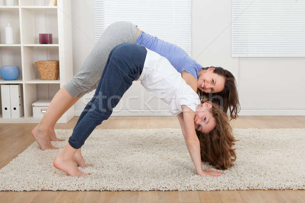 Moeder dochter yoga home Stockfoto © AndreyPopov