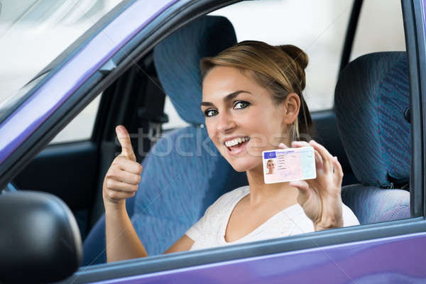 Mujer licencia sesión coche retrato Foto stock © AndreyPopov