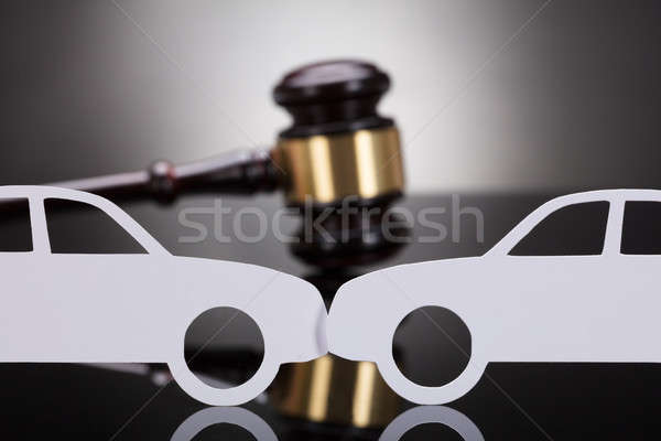 Papieru samochody sala sądowa młotek szary Zdjęcia stock © AndreyPopov