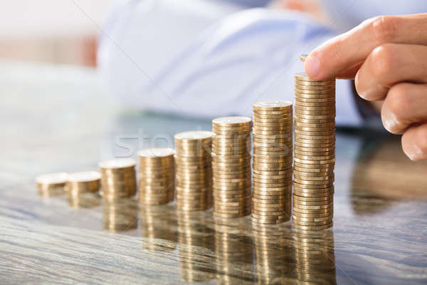 Foto stock: Pessoa · moeda · moedas · empresário · mesa · de · escritório