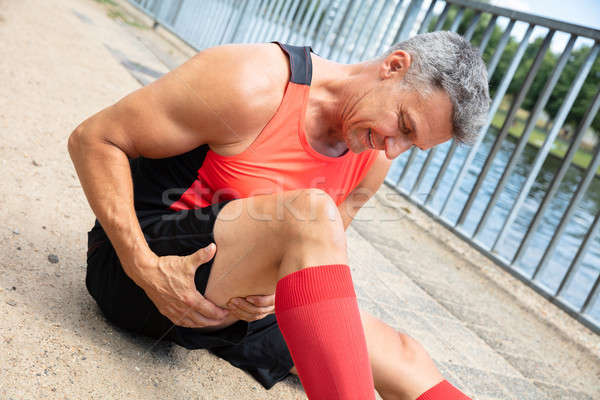 Hombre esguince muslo músculo primer plano hombre maduro Foto stock © AndreyPopov