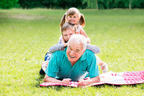 Foto stock: Retrato · abuelo · nietos · hierba · familia · feliz