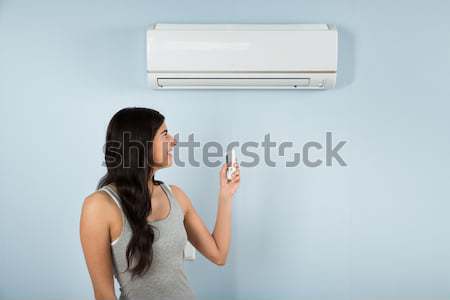 Vrouw airconditioner afstandsbediening portret gelukkig Stockfoto © AndreyPopov