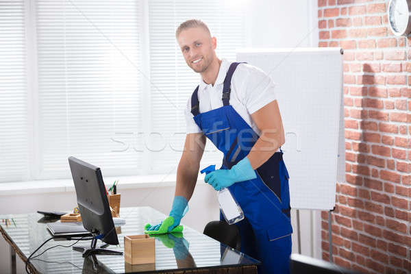 Hausmeister Reinigung Schreibtisch Tuch Büro Porträt Stock foto © AndreyPopov