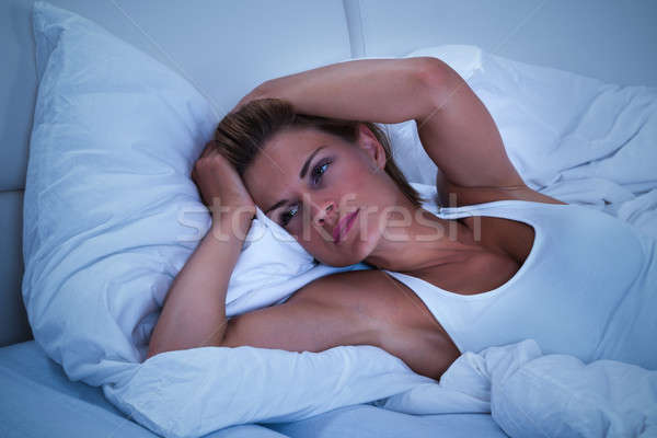 Сток-фото: женщину · кровать · фото · молодые · печально · расслабиться