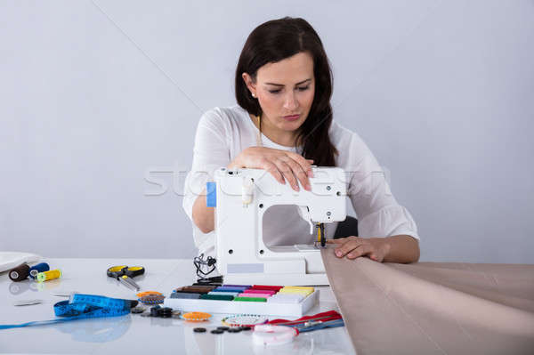 Moda tasarımcı kumaş dikiş makinesi genç kadın Stok fotoğraf © AndreyPopov