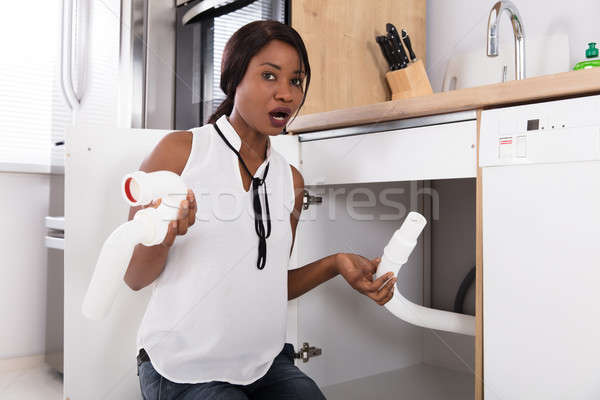 Kobieta umywalka rury kuchnia nieszczęśliwy Zdjęcia stock © AndreyPopov