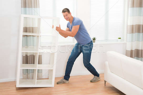 Junger Mann bewegen Regal Wohnzimmer Haus Mann Stock foto © AndreyPopov