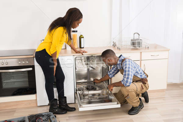 Foto stock: Lavavajillas · cocina · mirando