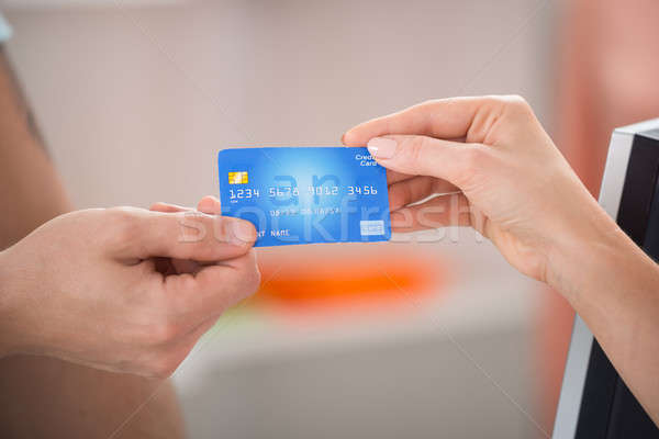 Zdjęcia stock: Sprzedawca · karty · kredytowej · klienta · obraz · kobiet