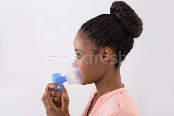 [[stock_photo]]: Jeune · femme · masque · à · oxygène · jeunes · africaine · femme