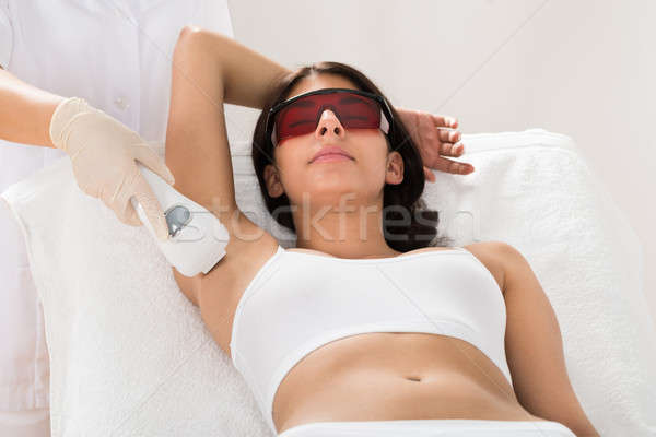 [[stock_photo]]: Jeune · femme · laser · traitement · femme · aisselle