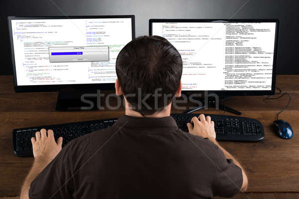 男 プログラミング コード コンピュータ 若い男 画面 ストックフォト © AndreyPopov
