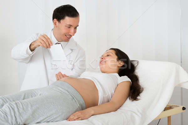 Foto stock: Médico · ultrasonido · escanear · mujer · embarazada · doctor · de · sexo · masculino