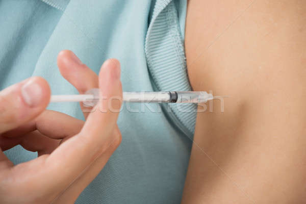 Diabetic om braţ insulina casă Imagine de stoc © AndreyPopov