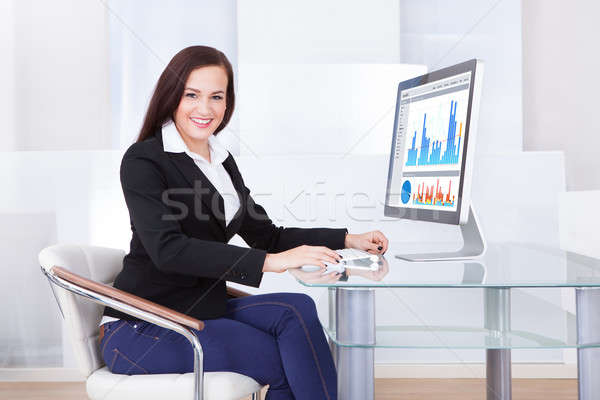 üzletasszony számítógéphasználat fiatal asztal iroda üzlet Stock fotó © AndreyPopov